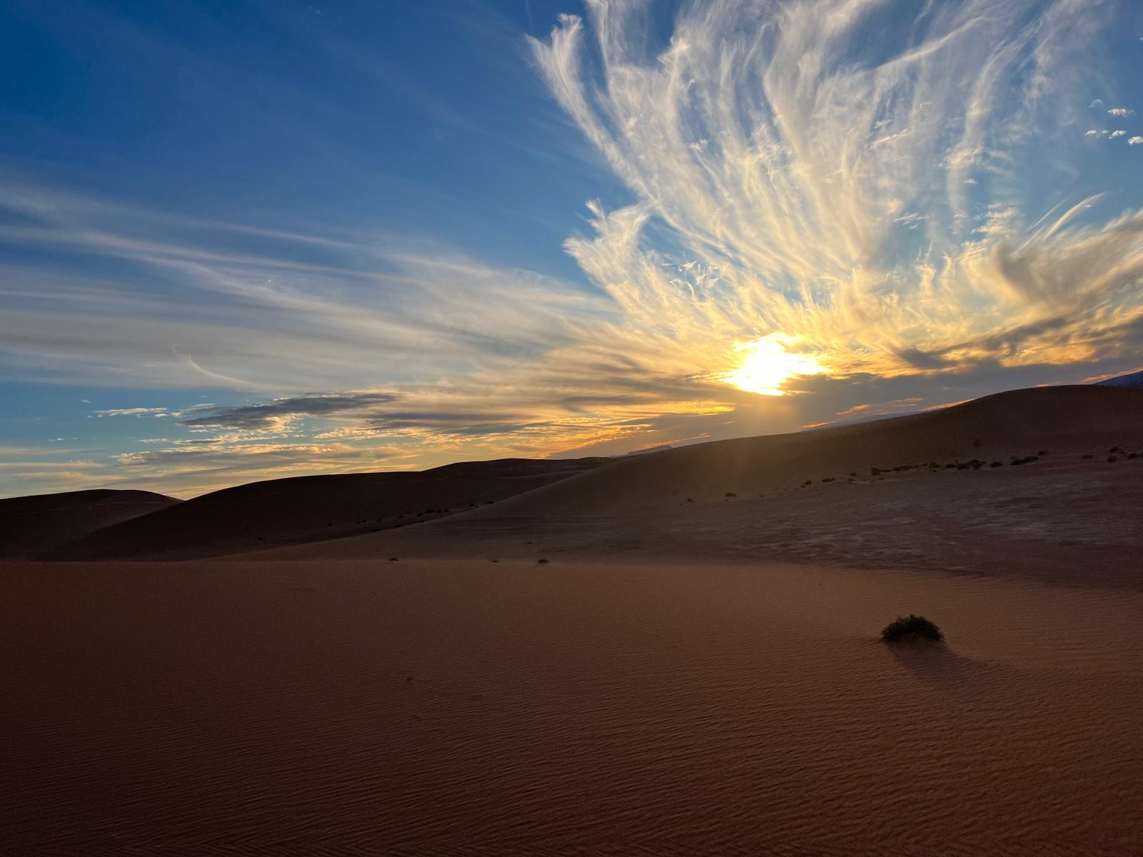 Lever du soleil sur le désert de Foum Zguid